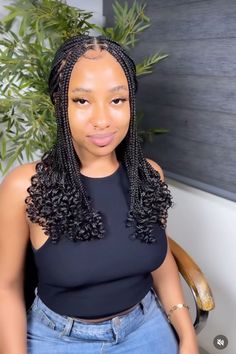 Short Curly Knotless Braids Hairstyles, Retro Braid Hairstyles, Braids For Hot Weather, Knotless Box Braids Medium Short, Small Box Braids Short, Notlessbox Braids Styles Short, Medium Knotless Braids Short, Short Individual Braids, Short Braids For Black Women With Curls