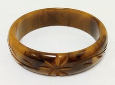 Vintage Mississippi Mud Pie Yellow Brown Swirl Carved Bakelite Catalin Bangle Bracelet Dome Style TESTED Mississippi Mud Pie, Flowers Sunflowers, Mississippi Mud, Bakelite Bracelets, Cocoa Chocolate, Bakelite Bangles, Art Deco Bracelet, Jewelry Lookbook, Mud Pie