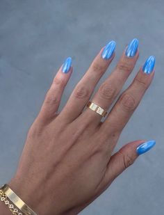 🫐 kensnation nails #nails #chrome #bluenails #blueberry #chromepowder #haileybieber #haileybiebernails #glazed 🫐 Nails Crome Blue, Monochrome Nails Blue, Nail Inspo No Design, Summer Nail Inspo Chrome, Electric Blue Ombre Nails, Back To School Nails Chrome, Turquoise Blue Chrome Nails, Trendy Summer Nails Chrome, Blueberry Glaze Nails