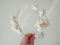 White Floral Headpiece, Flower Hair Piece, Bridal Flower Headband, Floral Hair Vine, Hair Piece Wedding, Wedding Hair Wreath, Wedding Hairband, Flower Hair Pieces, Floral Composition