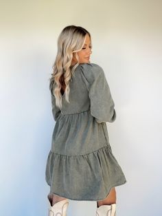 This Olive It Babydoll Dress is your ideal fashion piece this season. Crafted in a tiered, soft, and comfortable design, its mini fit and babydoll silhouette will keep you looking chic and stylish. Boasting a unique back tie detail and mineral wash, it's perfect to wear for a Thanksgiving dinner with the family, a brunch date with friends, or any special occasion. This dress is warm, long-sleeved, comfortable, and super versatile, making it perfect for any fall or winter occasion. Stay trendy an Cute Dinner Date Outfit, Fall Picture Outfits, Date With Friends, Trendy Boutique Clothing, Nashville Outfit, Lane 201, Dinner Date Outfits, Christmas Outfits Women, Nashville Outfits