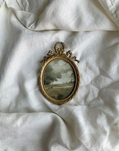 Victorian era, vintage aesthetic, victorian aesthetic, victorian style, victorian fashion, vintage style, vintage fashion, victorian dress, painting. Emily Davis Art, Emily Aesthetic, Victorian Aesthetic, Vintage Picture Frames, Antique Frames, Fine Artist, Dreamy Art, Aesthetic Vintage