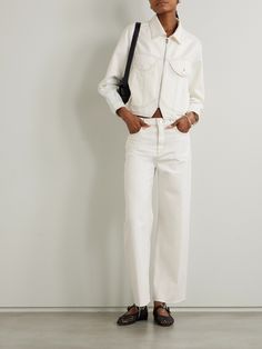 White jeans are a timeless wardrobe staple, and FRAME’s ‘Le Jane’ style are no exception. Cut from the label's signature structured denim, they sit high on the waist and fall to wide legs with pressed creases. The cropped hems are frayed to enhance the relaxed feel. White Denim Outfit, Pant Women, High Rise Wide Leg Jeans, Timeless Wardrobe, Denim Pants Women, Timeless Wardrobe Staples, Relaxed Jeans, Wide Jeans, Swimsuit Dress