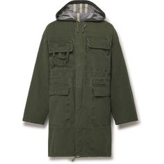 visvim's 'Copleston Field' parka is sure to keep you protected from the elements, it has a triple-layered construction with a scrim bonded to its membrane for added breathability. Cut from army-green cotton, it has a relaxed shape with tempering drawstrings and cargo-inspired flap pockets. Green Parka, Mens Parka, Hoodie Coat, Hooded Parka, Jacket Parka, Green Coat, Parka Coat, Mens Green, Mens Outerwear