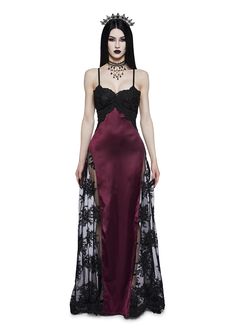 Vampire Dress Aesthetic, Quinceanera Guest Outfit, Vampires Costume, Vampire Dresses, Widow Clothing, Vampire Attire, Spooky Clothes, Lace Gothic Dress, Goth Formal