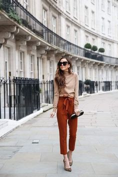 Rust Pants, Paper Bag Pants, Bag Pants, Womens Winter Fashion Outfits, Living In London, Travel Clothes Women, Sophisticated Outfits, Teacher Outfits