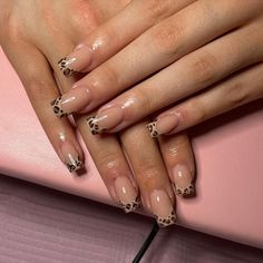 Square Cheetah Print Nails, Nails With Prints, Nails Acrylic Lepord Print, Acrylic Nail Designs Leopard Print, Nails Inspired 2024, Leopard Print French Tips Square, French Tip With Cheetah Print, Leapord French Tip Nails Acrylic, Leopard Print Square Nails