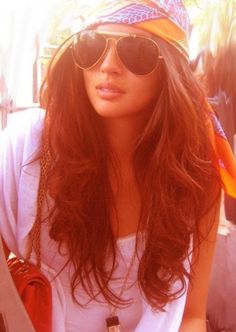 Big loose curls + aviators<3 Coachella Hair, Sunglasses For Your Face Shape, Interior Boho, Look Boho Chic, Makeup Tip, Hippie Hair, Ray Ban Wayfarer, Bohol, Hair Envy