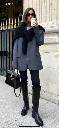 Cozy Rainy Day Outfit, Tall Boots Outfit, Riding Boot Outfits, Fall Boots Outfit, Winter Boots Outfits, Black Boots Outfit, Beige Outfit