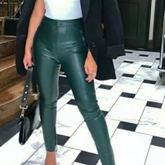 New With Tags Zara Green High Waisted Faux Leather Pants With Zipper Detail At Ankle. Size Small. This Was A Blogger Favorite! Green Leather Pants Outfit, Green Leather Pants, Zara Faux Leather Pants, Hot Pink Pants, Zara Fall, Capri Outfits, Outfit For Fall, Sheer Pants, Pleather Pants