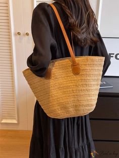 BirdinBag - Stylish Vacation-Style Woven Straw Bag with Generous Capacity Large Capacity Satchel Bag For Vacation, Casual Large Tote Canvas Bag, Casual Large Capacity Satchel Bag, Casual Large Summer Bag, Casual Large Shoulder Bag For Travel, Casual Large Beige Bags, Casual Large Size Summer Bags, Casual Straw Bag With Removable Pouch In Natural Color, Casual Natural Straw Bag With Removable Pouch