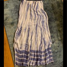 Gorgeous For Summer Or Fall,;!9/. Retail At $350 ‘This Periwinkle Blue And White Ethereal Maxi Skirt Boasts A Elastic Waist, 100% Viscose Stylings, Semi Sheer Look. Length Is 40” From Waist To Hem. You Could Also Wear It As A Strapless Dress By Anchoring The Waist Line Around The Bust. Casual Blue Flowy Skirt, Casual Flowy Blue Skirt, Blue Flowy Midi Skirt, White Ethereal, Tie Dye Maxi Skirt, Summer Craft, Tie Dye Maxi, Indigo Dye, Chan Luu