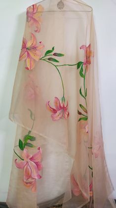 Fabric Paint Designs For Dupattas, Hand Painted Dupatta Designs, Hand Painted Dupattas, Royal Wedding Dresses, Silk Painting Techniques