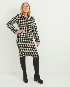 Add a touch of sophistication to your wardrobe with our Black and White houndstooth twin set from Un deux Troit. The intricate houndstooth pattern and classic color combination exude elegance and timeless style. Crafted with premium materials, this twin set is a must-have for any luxurious ensemble. Measurements: Shoulder - Shoulder 37cm Nape of neck to bottom hem 53cm Sleeve 59cm Material: 100% Wool - Lining 100% Polyester Would best fit size 10 Elegant Fitted Tweed Jacket With Houndstooth Pattern, Elegant Fitted Houndstooth Tweed Jacket, Elegant Fitted Houndstooth Blazer, Fitted Long Sleeve Houndstooth Tweed Jacket, Fitted Houndstooth Tweed Jacket With Long Sleeves, Elegant Houndstooth Blazer For Workwear, Classic Winter Workwear Set, Fitted Career Sets For Fall, Elegant Houndstooth Tweed Jacket For Office