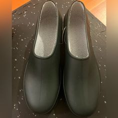 Ordered Two Pairs Of Too Large Clogs. Never Worn Brand New. Size 41 Fits Like 10/10.5. Very Trendy. Great For Gardening And Rain Non-slip Round Toe Clogs For Work, Waterproof Closed Toe Clogs For Work, Mules Shoes, Mule Clogs, Green Color, Clogs, Women Shoes, Brand New, Customer Support