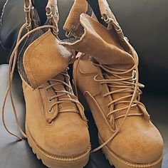 Brand New Never Worn Beige Military Boots Women's Size 6 Lace Ankle Boots, Lug Sole Boots, Dr Martens Black, Tall Riding Boots, Nike Tennis Dress, Military Boots, Moon Boots, Lace Up Booties, Winter Snow Boots