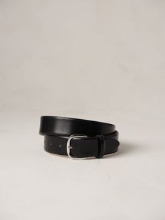 The Jeanne is an elegant and easy way to modernize your wardrobe. Handcrafted in Italy from semi-gloss black leather and featuring an understated buckle, its clean lines epitomize the essence of discreet luxury. Each element of this accessory has been meticulously considered, resulting in a timeless piece that exudes a refined aesthetic. Refined Aesthetic, Nubuck Leather, Gloss Black, Belt Size, Black Belt, Clean Lines, Timeless Pieces, Black Silver, Calf Skin