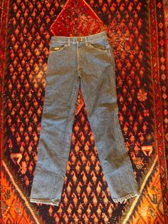 Vintage Lee Rider Jeans size US 4 - High quality denim - High waist  - Medium wash - Relax fit - Made in USA - In good vintage condition showing minor wear and age -  Fits like a US 4 - - 26 waist - Measurements are taken flat: ( compare with a pair of your fave jeans  ) Waist- 14" Hips -  17" Inseam- 30" Length-40" Vintage High Rise Washed Pants, Vintage High-rise Washed Pants, Vintage Fitted Cotton Jeans, Fitted Vintage Faded Jeans, Faded Vintage Fitted Jeans, Vintage Mid-rise Denim Blue Jeans, Vintage Mid-rise Cotton Jeans, Vintage Fitted Denim Jeans, Vintage Fitted Mid-rise Jeans