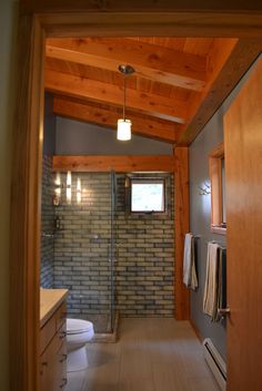 an image of a bathroom that is being viewed on the webpage, with no one in it