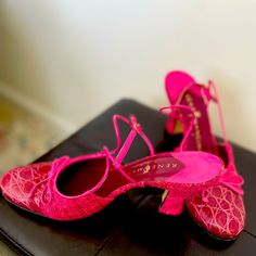 Hot Pink Linen Leather 2 Tone Rene Mancini Italian Shoes ! Size 7. Almost New. Sling Back Shoes, Back Shoes, Italian Shoes, Shoes Size 7, Pink Linen, Sling Back, Shoes Women Heels, Hot Pink, Shoes Heels