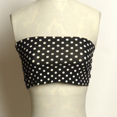 Get ready for summer! Cute vintage tube top made out of very stretchy knit. Perfect for showing off your summer body! Black background with white polka dots. Excellent condition. Size Small/Medium but due to the stretch, it will fit a variety of sizes. Stretch Polka Dot Summer Tops, Stretch Polka Dot Tops For Summer, Summer Stretch Polka Dot Tops, Fitted Polka Dot Tops For Beach, Crop Top Outfit, Polka Dot Crop Top, Outfits Vestidos, Top Outfit, Crop Top Outfits