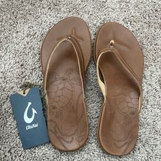 Olukai Leather Sandals. Honu. Tan. Brand New. Size 7 Brown Flip Flops With Leather Footbed For The Beach, Brown Leather Footbed Flip Flops For Beach, Brown Beach Flip Flops With Arch Support, Beach Flip Flops With Arch Support In Brown, Brown Arch Support Flip Flops For The Beach, Brown Beach Sandals With Arch Support, Sand-colored Beach Flip Flops, Leather Sandals With Round Toe In Sand Color, Sand Leather Sandals With Round Toe