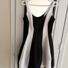 Gorgeously Made Quality Dress B/W Size 4 Great For Holiday Party. (No Tears Or Stains) Elegant Black And White Mini Dress For Summer, Sleeveless Black And White Mini Dress For Party, Black And White Sleeveless Evening Mini Dress, Black And White Sleeveless Party Dress, Elegant Sleeveless Black And White Mini Dress, Elegant Black And White Mini Dress For Night Out, Elegant Black And White Mini Dress, Black And White Mini Evening Dress, Elegant Black And White Knee-length Dress