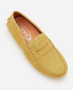 Upper: 100% Calf leather Suede Lined Driving Loafers With Round Toe, Classic Flat Loafers With Suede Lining, Formal Spring Moccasins With Suede Lining, Classic Spring Loafers With Suede Lining, Spring Leather Loafers With Suede Lining, Leather Moccasins With Suede Lining And Flat Shape, Fall Calf Leather Slip-on Moccasins, Flat Leather Moccasins With Suede Lining, Casual Almond Toe Calf Leather Loafers