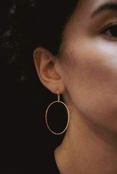 Our Oval Hoop Earrings are a twist on the classic hammered hoop and are incredibly lightweight and comfortable to wear. The small version of these earrings measure approximately 1.5″ in length and 1.25″ in width The large version measure approximately 2.25″ in length and 1.5″ in width Choose from 14K GOLD FILL, 14K ROSE GOLD FILL, or STERLING SILVER. We form these earrings into a flattering oval hoop with a hand formed ear wire. For an extra effect we hammer the base of each hoop for an eye-catc Oval Hoop Earrings, Hammered Hoop Earrings, Flat Back Earrings, Bold Rings, Gold Filled Hoops, Symbolic Jewelry, Hoop Earrings Gold, Solid Gold Earrings, Travel Jewelry Case