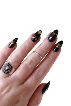 -🖤-✨Looking for a way to add some bohemian flair to your nails? Look no further than our Gold Bohemian Waterslide Nail Decals. These stunning decals are easy to apply and long-lasting, making them a great choice for anyone who wants to add some extra style to their manicure.✨ 🖤Easy to Apply and Long-Lasting Our Gold Bohemian Waterslide Nail Decals are made from high-quality materials that are designed to last without fading. The easy-to-follow application instructions make it simple to get the Boho Chic Nails Designs, Nail Art Gold, Bohemian Nails, Chic Nail Designs, Boho Nails, Waterslide Nail Decals, Diy Nail Art, Art Gold, Boho Diy