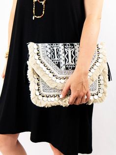 Black and White Beaded Boho Clutch Hand Beaded Bag, Boho Clutch, Beaded Clutch, Phone Wallet, White Beads, Boho Chic Fashion, Boho Outfits, New Outfits, Purses Crossbody