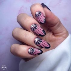 Elevate your New Year’s Eve look with art deco nails! Metallic hues and sharp geometric patterns make these designs perfect for the party season. #NYENailIdeas #ArtDecoGlam Geometric Nail Art, February Nails, Dot Nail Art, Nail Art For Beginners