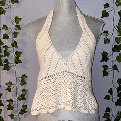 Woman's Size Medium Nwot - New Without Tags No Damages Or Flaws Pearl Hooks On Back / Adjustable Fitted Halter Top With Crochet Trim For Spring, White Fitted Crochet Top For Vacation, White Fitted Halter Top With Crochet Trim, White Crochet Lace Halter Top For Spring, Chic Fitted Cream Crochet Top, White Fitted Crochet Tops, Fitted White Crochet Tops, Chic Fitted White Crochet Top, Fitted Cream Crochet Tops