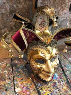 Máscara de carnaval de bufón exclusiva decorada a mano - Etsy Argentina Mask Venetian, Carnival Parties, Joker Mask, Venice Mask, Carnival Mask, Costume Masks, Venetian Mask, Carnival Masks, Uk London