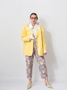 This vintage women's blazer from the 90s comes in a cheerful yellow color that's perfect for brightening up any outfit. It features gold decorative buttons that add a touch of elegance and sophistication to the blazer. The blazer is designed with two outer pockets, which are not only stylish but also practical for storing small items. It is fully lined to ensure added comfort. The blazer also features padded shoulders, which were popular during the 90s. DETAILS - vintage 90's women's blazer in y Tailored Spring Blazer With Button Closure, Tailored Single Breasted Blazer For Spring, Tailored Single Breasted Spring Blazer, Spring Single Breasted Tailored Blazer, Spring Single-breasted Tailored Blazer, Summer Formal Yellow Blazer, Yellow Formal Summer Blazer, Retro Lapel Collar Outerwear For Spring, Retro Spring Outerwear With Lapel Collar