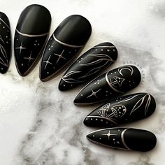 Welcome to LD Nails! 🖤 One set of 10 REUSABLE Press On Nails 🖤 🖤 Made to order in your shape & size 🖤 🍄 Celestial Mushroom: black witchy press on nails with rose gold negative space French tips, moons, stars, wispy leaves and mushrooms. Purchase INCLUDES an application kit! It consists of: 🖤 detailed application & removal instructions 🖤 a sealed and sanitary mani kit (100/180 file, buffer block, cuticle pusher) 🖤 2 alcohol pads 🖤 nail tabs or glue (glue is standard, request tabs in the personalization box if you prefer them!) *Only one kit is sent per order. Extra kits and kit contents can be picked up here 👉 https://www.etsy.com/ca/listing/817160463/application-kit-press-on-nails-gothic Est. 2020: LD Nails specializes in custom Gothic, Witchy and Alternative Press On Nails. I dr Halloween Nail Ideas, Negative Space Nail Art, Alcohol Pads, Witchy Nails, Space Nails, Moon Nails, Goth Nails, Halloween Nail Designs, French Tips