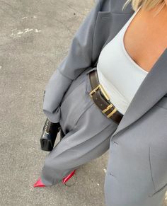 Grey Pant Suit Women, Gray Blazer Outfit Women Casual, Gray Blazer Outfit Women, Pantalon Outfit, Grey Blazer Outfit, Outfits Faldas, November Mood, Ootd Idea, Blazer Outfits For Women