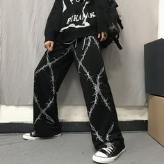 Baggy Pants Women, Hip Hop Women, Style Wide Leg Pants, Streetwear Mode, Streetwear Grunge, Grunge Look, Retro Women, Women Pants, Fashion Streetwear