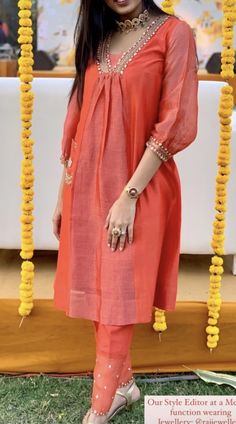 Sute Salwar Design Neck, Colour Kurti Designs, Shalwar Design, डिजाइनर कपड़े, Designer Kurti Patterns, Simple Kurti Designs, Long Kurti Designs