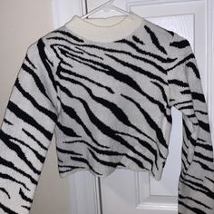 Nwt Blue Blush Black And White Cropped Zebra Print Sweater With A Mock Neck Trendy Long Sleeve Zebra Print Tops, Trendy Long Sleeve Tops With Zebra Print, Casual Zebra Print Tops For Spring, White Long Sleeve Top With Zebra Print, Spring Zebra Print Stretch Top, Casual Long Sleeve Zebra Print Tops, Casual Stretch Zebra Print Top, Spring Stretch Zebra Print Top, White Zebra Print Casual Tops