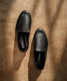 Palma Loafer BlackIn buttery-soft Italian leather, the Palma Loafer is a perfectly relaxed pair made for everyday. Style as a classic loafer or step down on the heel to wear as a slide. Made in Italy of Italian Nappa leather. | Jenni Kayne Women's Palma Loafer Size 37 Soft Loafers, Loafers Outfit, Jenni Kayne, Nappa Leather, Everyday Style, Smart Casual, Get Dressed, Italian Leather, In Italy