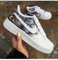 Nike Air Force Design Ideas, Shoe Costumizing Ideas, Painted Af1 Ideas, Air Force Custom Ideas, Sneaker Painting Ideas, Diy Shoe Designs, Painted Air Forces, Custom Painted Shoes Ideas, Custom Painted Air Force 1