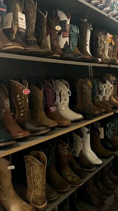 Vintage Cowboy Boots Aesthetic, Cowgirl Boots Aesthetic, Cowboy Boots Aesthetic, Trajes Country, Boots Country, Cowboy Aesthetic, Cowboy Baby, Looks Country, Cowgirl Aesthetic