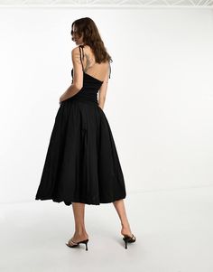 Vestidos de Amy Lynn Perspectiva: tienes planes Escote cuadrado Tirantes anudados Cintura baja Corte estándar Drop Top, Drop Waist, Jeans Shop, Square Neck, Neck Tie, Latest Trends, Online Shopping, Asos, Midi Dress