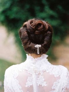 Edwardian wedding hairstyles Upstyle Wedding Hair, Pearl Hair Pin Wedding, Vintage Updo, Edwardian Wedding, Bridal Musings, Wedding Hair Inspiration, Pearl Hair Pins