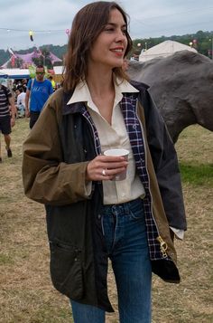 From Alexa to Sienna, the Heatwave Did Good Things to the Style at Glastonbury Alexa Chung Barbour, Glastonbury Festival Fashion, Glastonbury Fashion, Mode Country, Pixie Geldof, Alexa Chung Style, Barbour Jacket, Country Fashion, Alex Turner