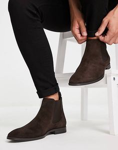 Brown Casual Boots, Vans Suede, Walks In London, Brown Chelsea Boots, Botas Chelsea, Suede Fashion, Black Chelsea Boots, Trainer Boots, Leather Chelsea Boots