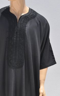 Kaftan For Men Beautiful moroccan kaftan for men gift Beautiful moroccan kaftan in cotton for men. This moroccan clothing is handmade in soft fabric cotton. This kaftan is very pleasant to wear mainly in summer, at the beach, after a spa, indoor, outdoor, at a party... Very fast to wear, not stick to the skin, this kaftan is a really must have clothing. - Cotton - embroidery - Machine washing return policy I check myself each product and sell only the best quality products in any case ; if you a Moroccan Thobe Men Aesthetic, Mens Islamic Fashion, Jubbah Men, Aspen Core, Ramadan Clothes, Caftan For Men, Kaftan Ramadan, Thobes Men, Muslim Men Clothing