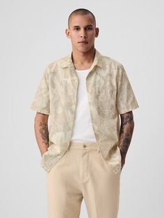 Gap Linen Summer Shirt, Gap Linen Button-up Shirt, Gap Linen Shirt For Spring, Gap Linen Spring Shirt, Gap Cotton Tops For Summer, Gap Linen Shirt With Relaxed Fit, Spring Linen Shirt By Gap, Beige Short Sleeve Camp Shirt For Spring, Beige Short Sleeve Camp Shirt For Beach