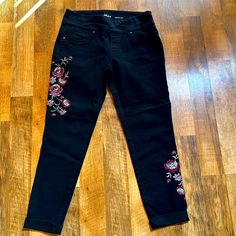 Great, Like New Condition Never Worn Casual Mid-rise Pants With Floral Embroidery, Casual Mid-rise Embroidered Pants, Casual Embroidered Stretch Pants, Casual Black Embroidered Pants, Casual Stretch Embroidered Pants, Black Embroidered Straight Leg Pants, Spring Embroidered Black Pants, Spring Black Embroidered Pants, Embroidered Pants